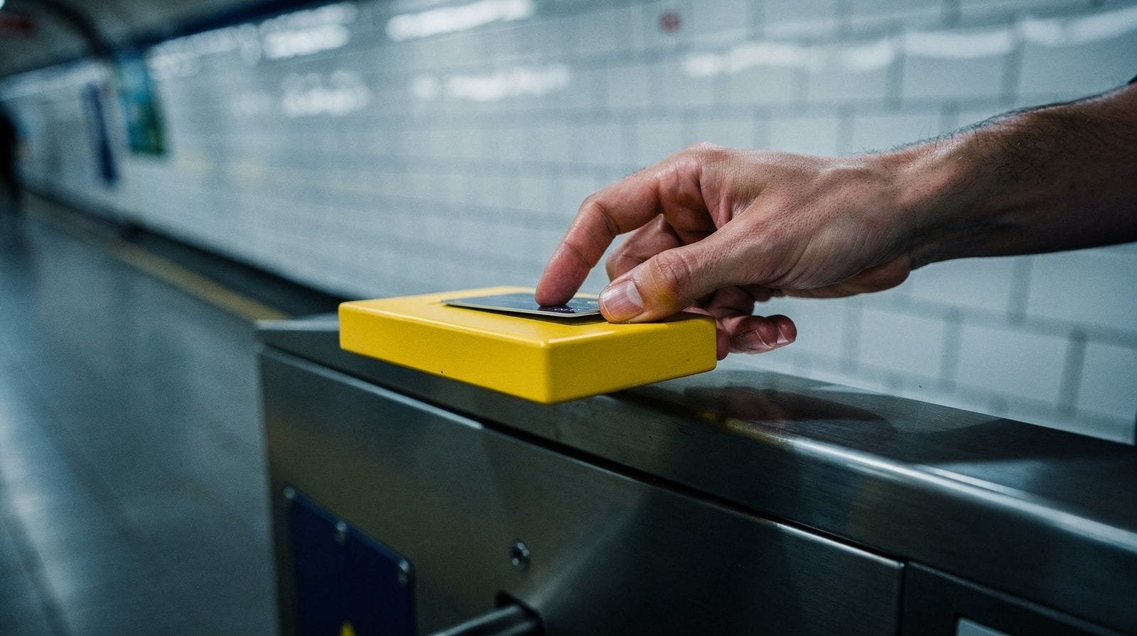 Il contactless funziona sulla Tube? Sì, ed ecco cosa succede davvero ai tuoi soldi