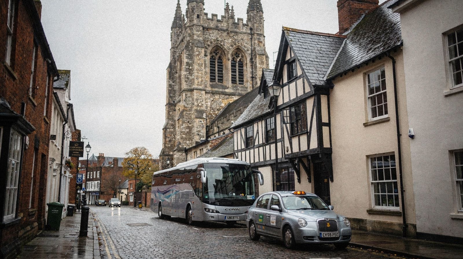 Vliegveldtransfers naar Canterbury en Kent: trein, shuttle of taxi