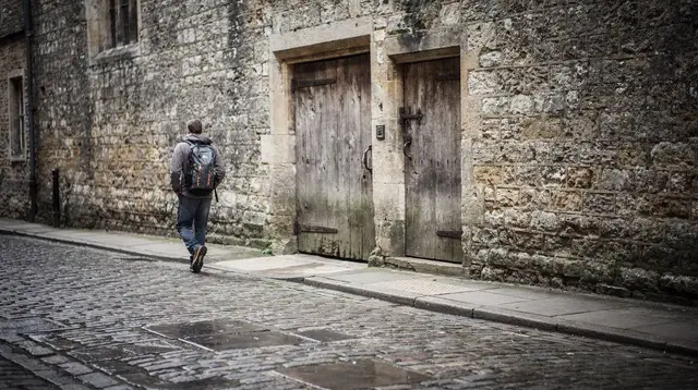 Canterbury and Kent city tours: guide or map?