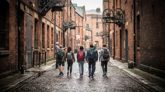 East London city tours: guided vs self-guided