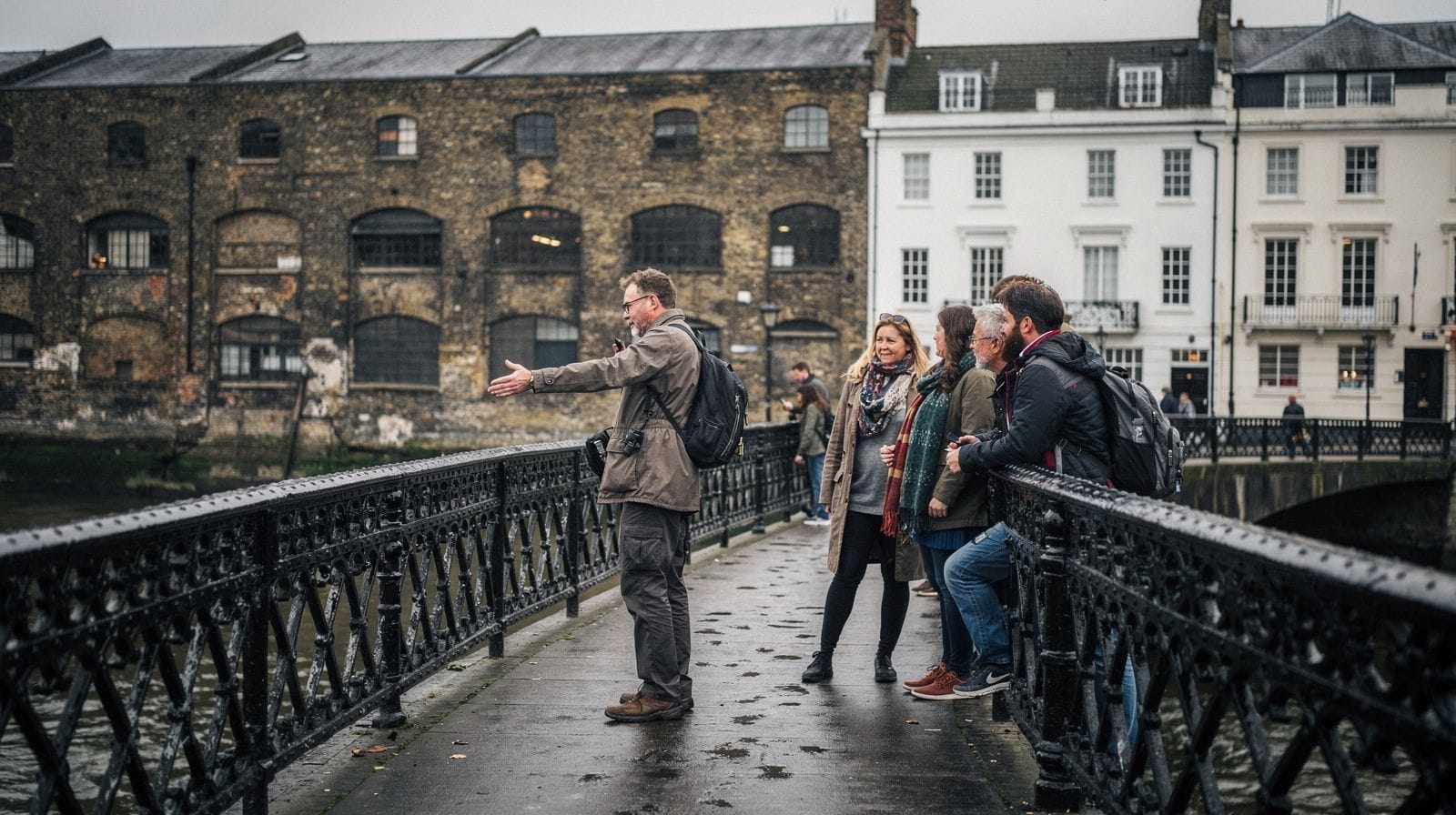 City tours in London: guided vs self-guided by neighbourhood