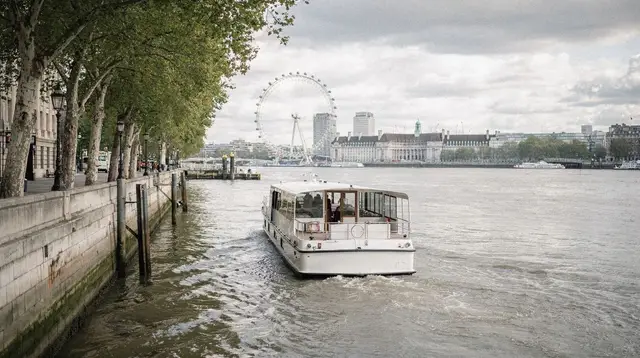 Thames river cruises and boat trips in London