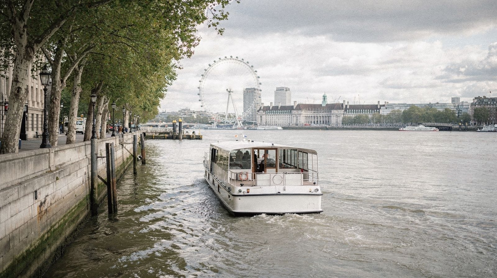 Theemsrondvaarten en boottochten in Londen