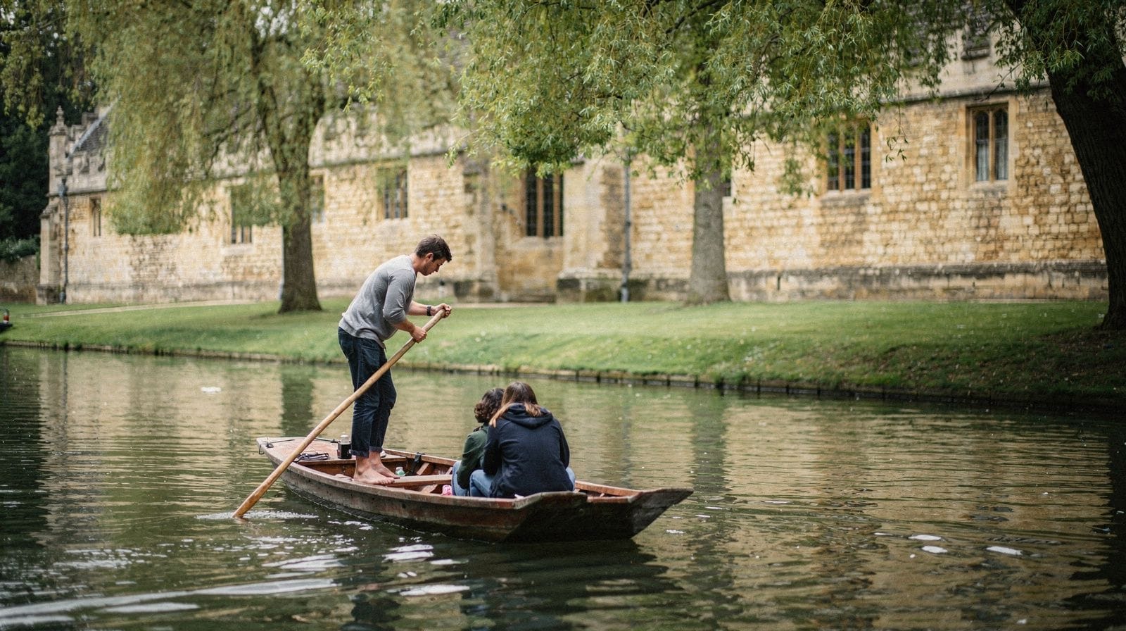 Oxford vs Cambridge: which day trip from London wins?